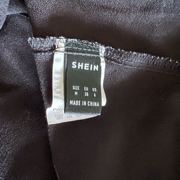 Women’s SHEIN black solid button tank top - Picture 6 of 6